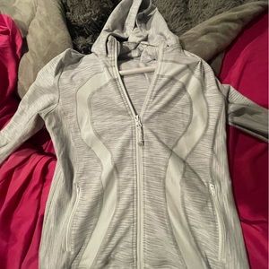 RARE Lululemon Sweatshirt will accept reasonable offers!